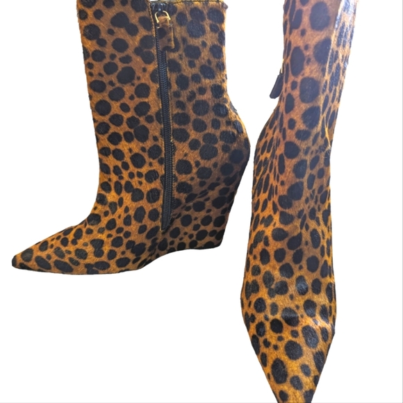 NEW ..STUART Weitzman Cheetah Calf Hair WEDGE 100 ZIP BOOTIE....Size 9 - Picture 2 of 8